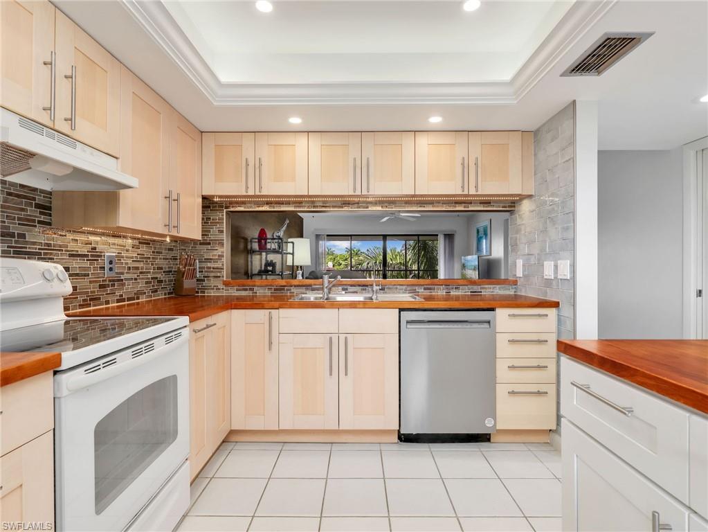 1600 Misty Pines CIR 303