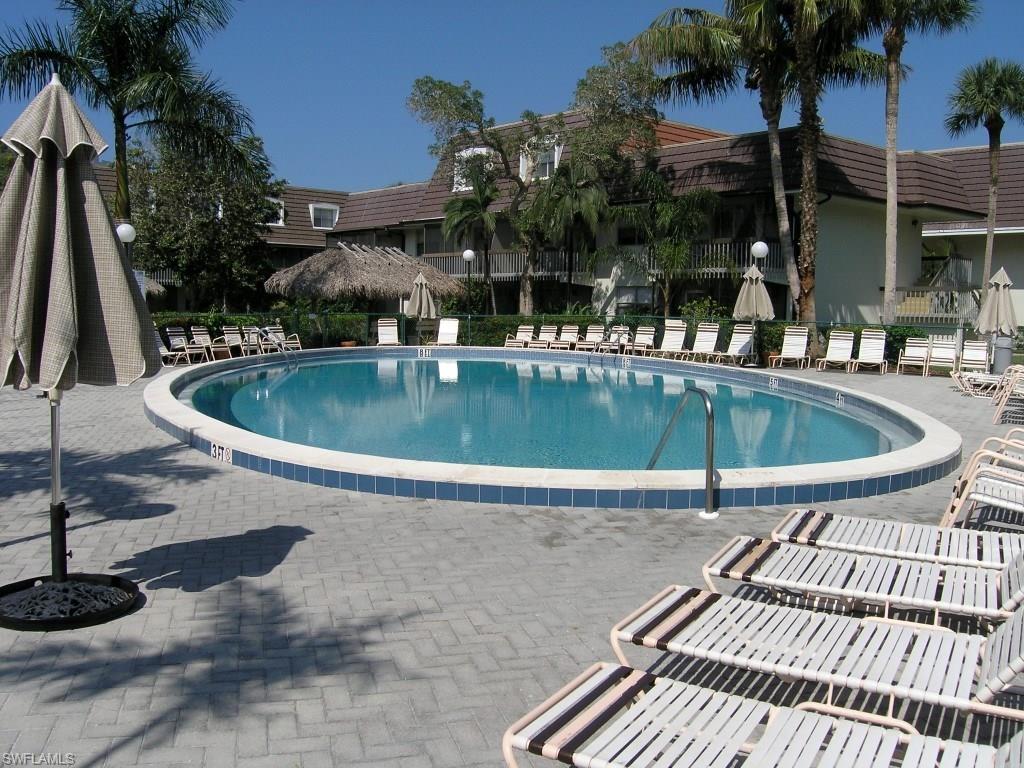 ISLAND MANOR APTS - Residential