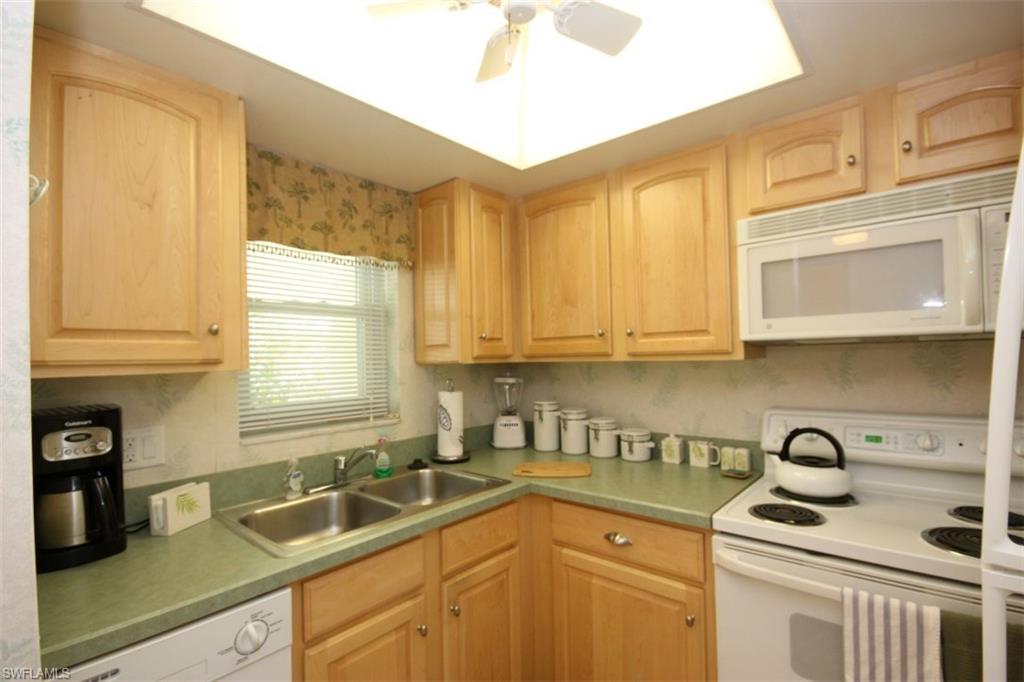 ISLAND MANOR APTS - Residential