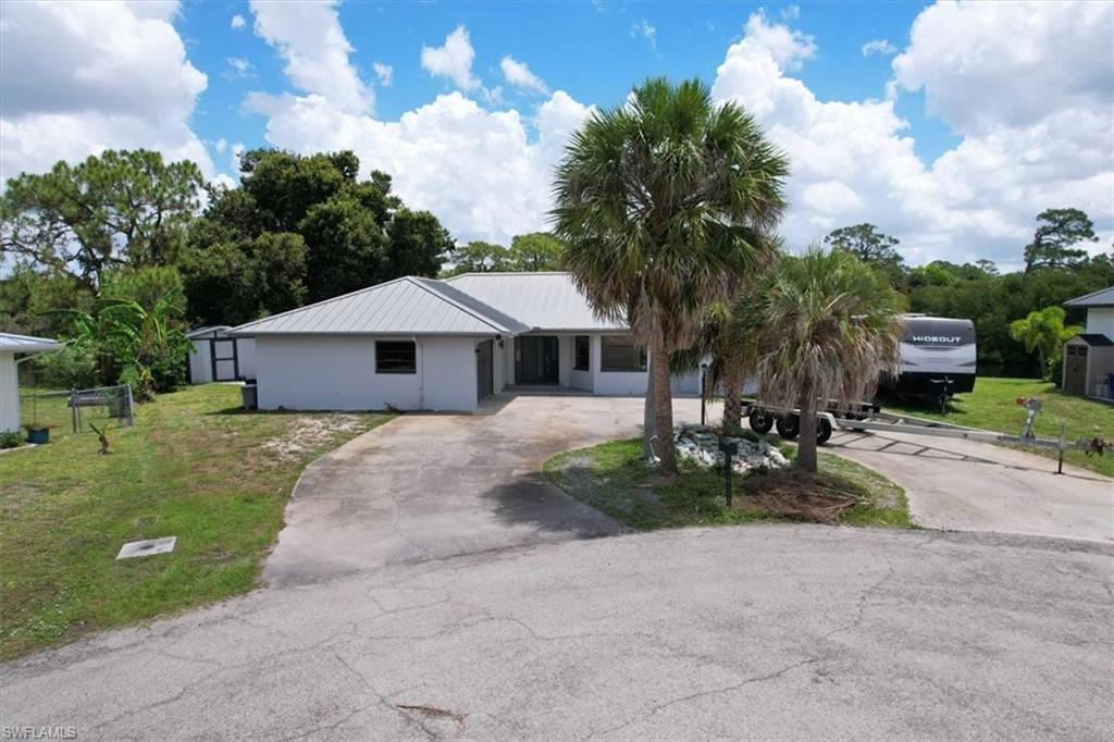 BELLE AIRE LAGOON - Residential
