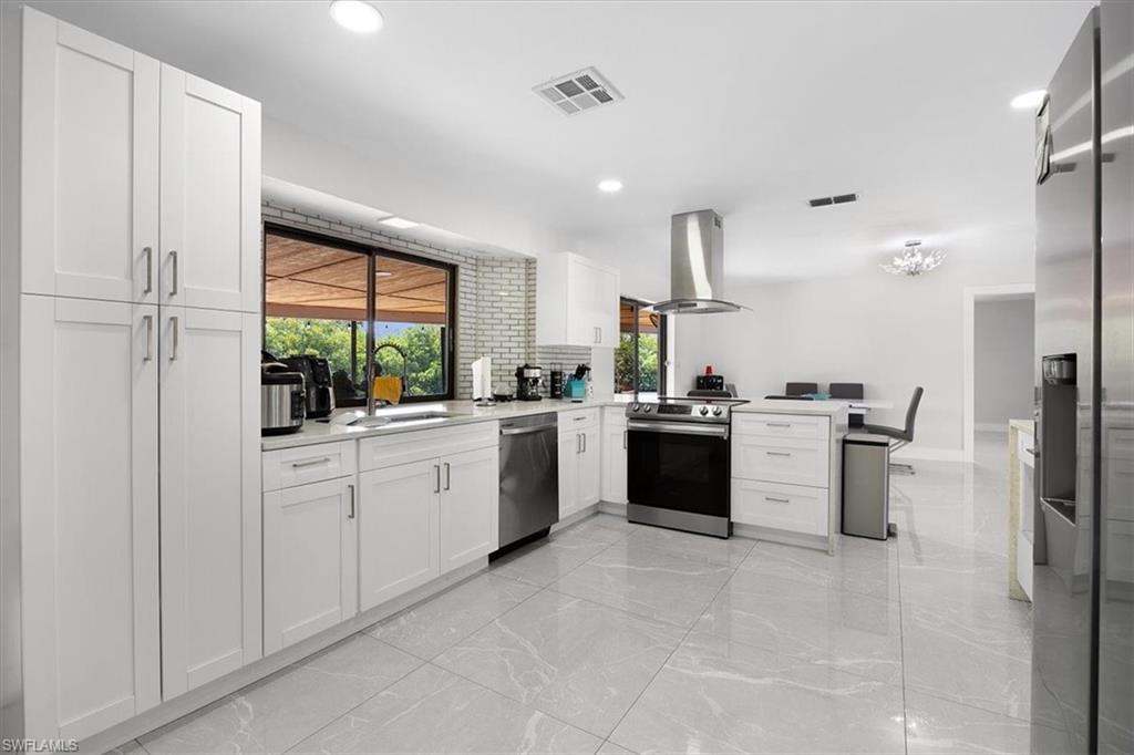 BELLE AIRE LAGOON - Residential