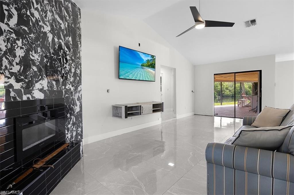 BELLE AIRE LAGOON - Residential