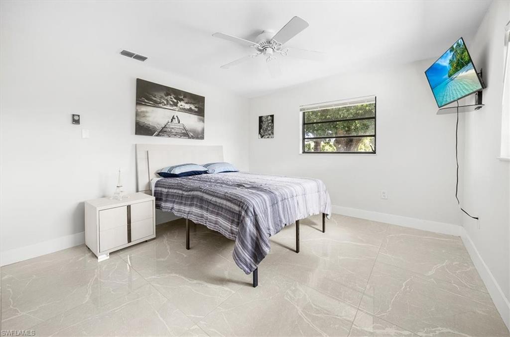 BELLE AIRE LAGOON - Residential