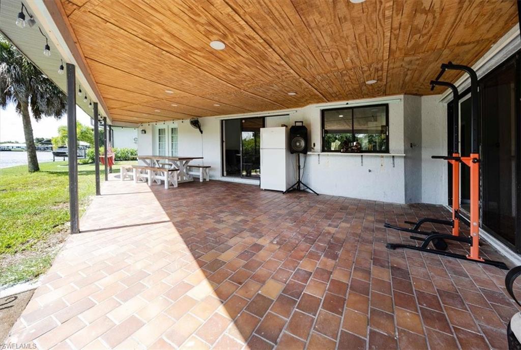 BELLE AIRE LAGOON - Residential
