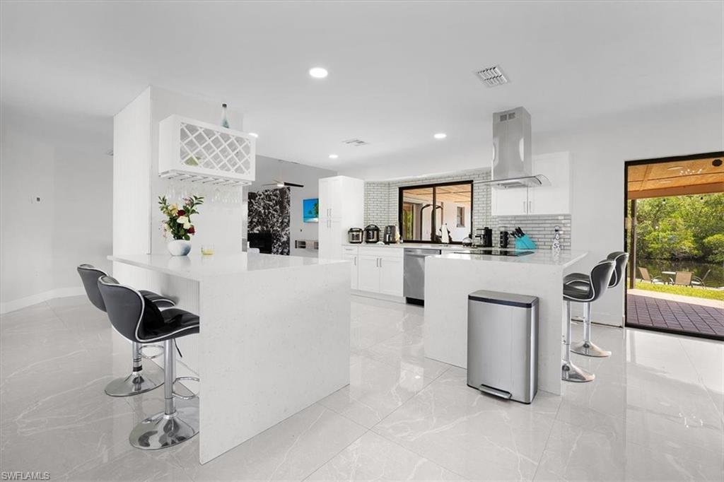 BELLE AIRE LAGOON - Residential