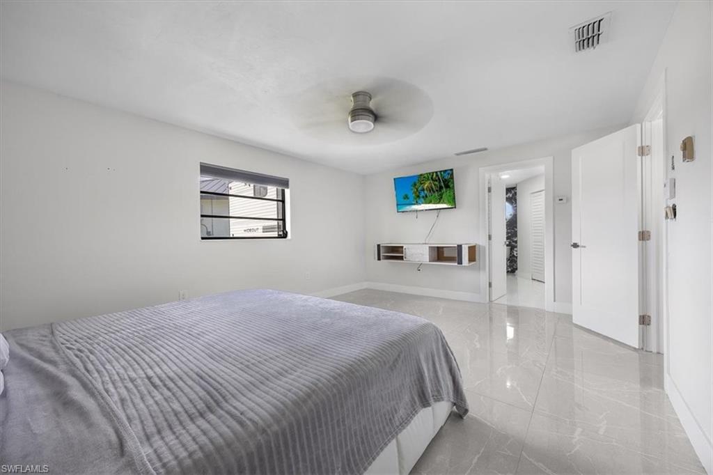 BELLE AIRE LAGOON - Residential
