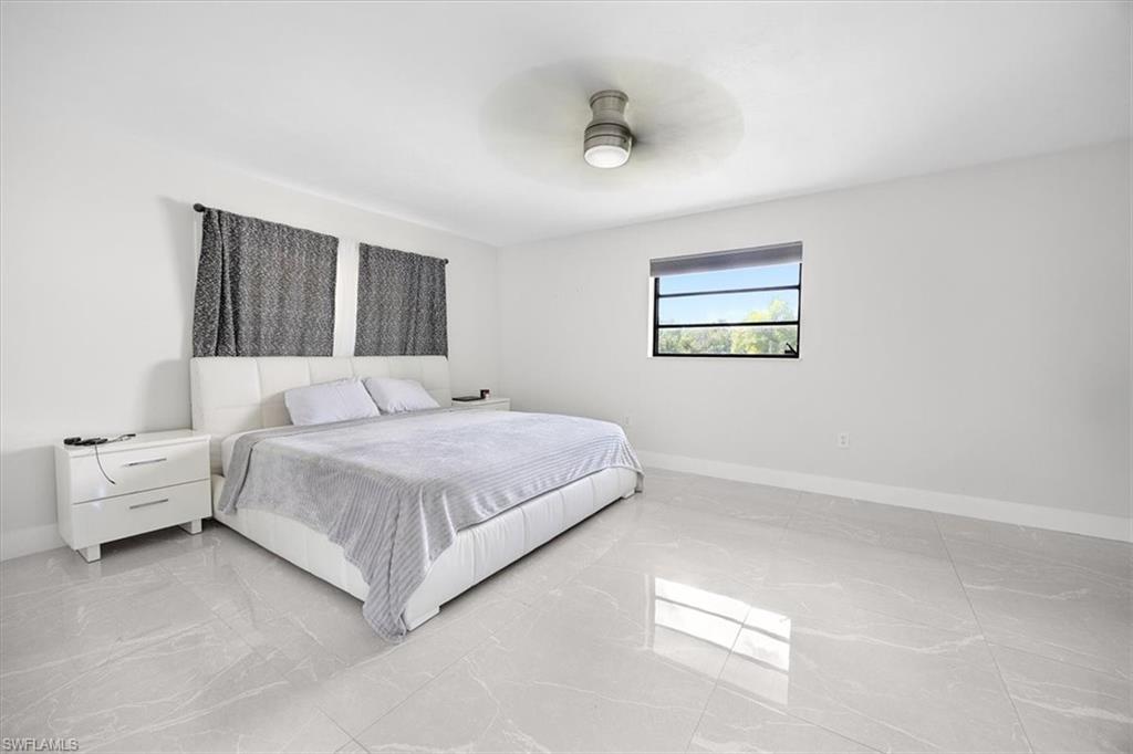 BELLE AIRE LAGOON - Residential