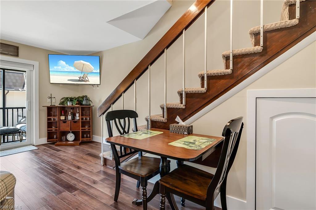 ISLAND MANOR APTS - Residential