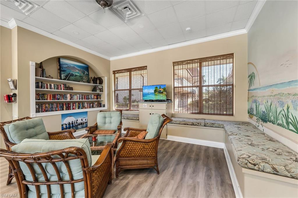 ISLAND MANOR APTS - Residential