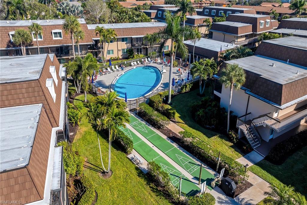 ISLAND MANOR APTS - Residential