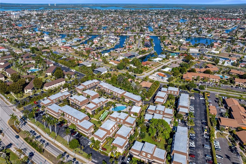 ISLAND MANOR APTS - Residential