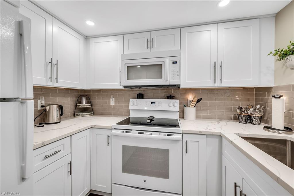 ISLAND MANOR APTS - Residential