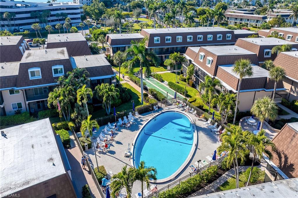 ISLAND MANOR APTS - Residential