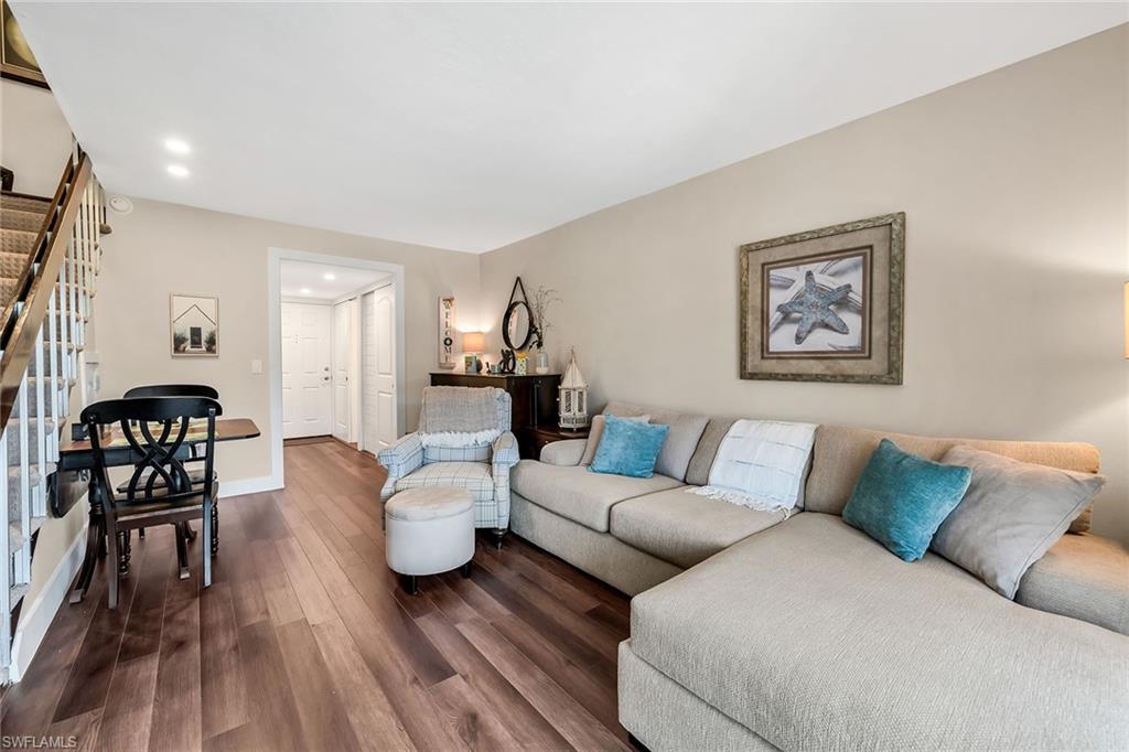 ISLAND MANOR APTS - Residential