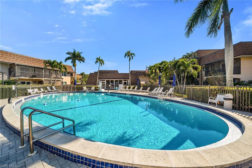 ISLAND MANOR APTS - Residential