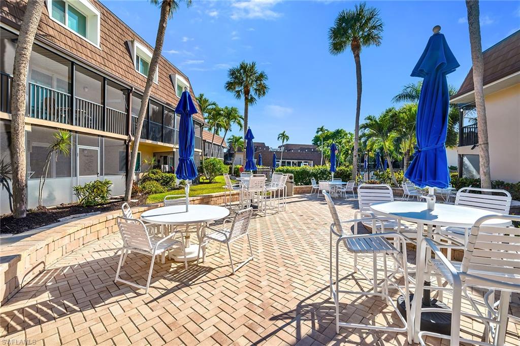 ISLAND MANOR APTS - Residential