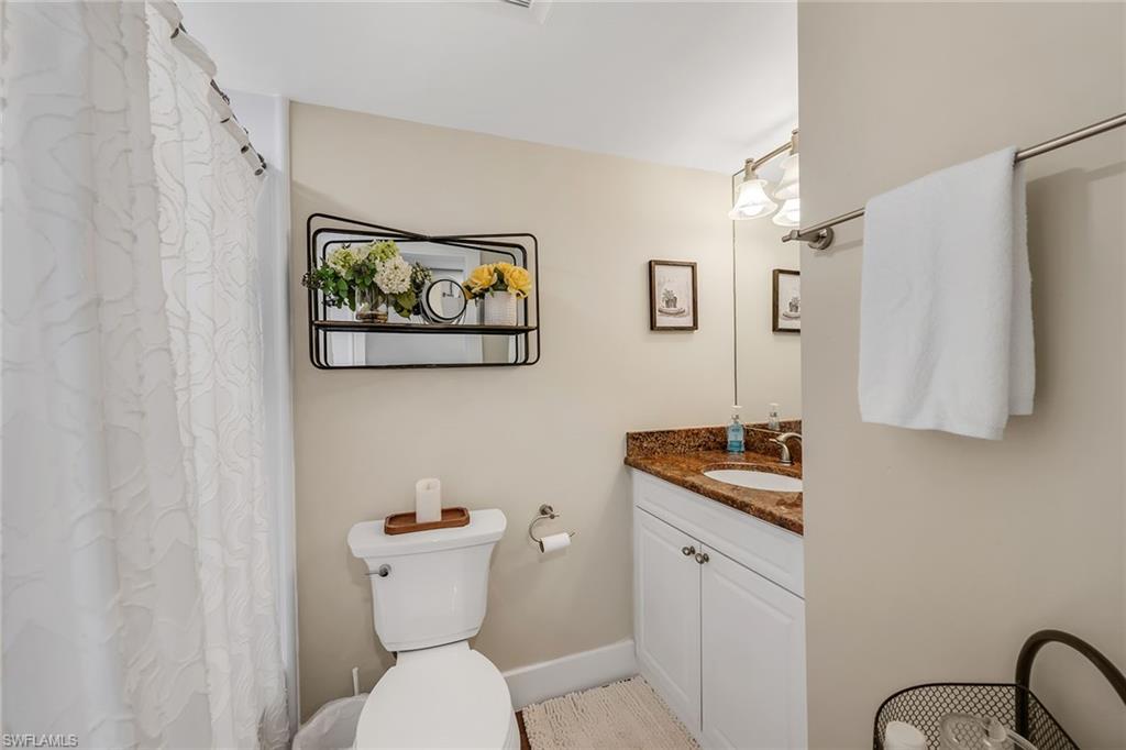 ISLAND MANOR APTS - Residential