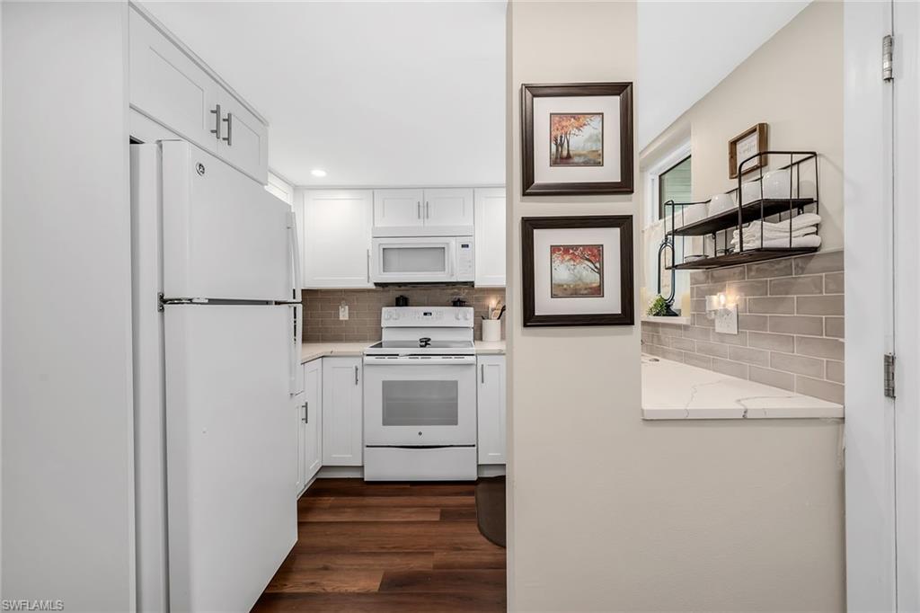 ISLAND MANOR APTS - Residential