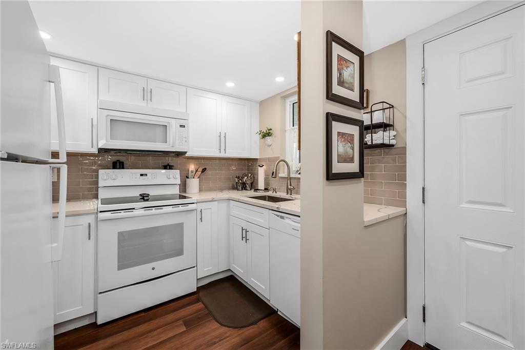 ISLAND MANOR APTS - Residential