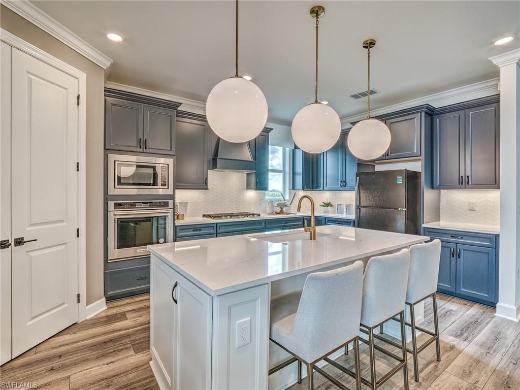 NORTHRIDGE - Residential