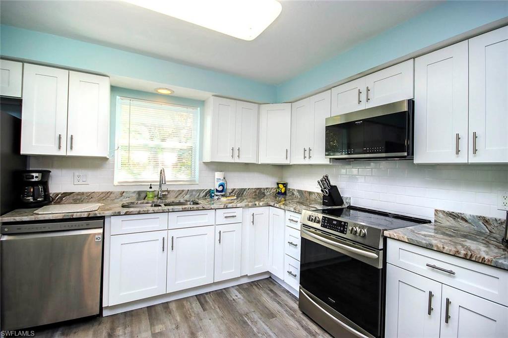 SANIBEL BAYOUS - Residential