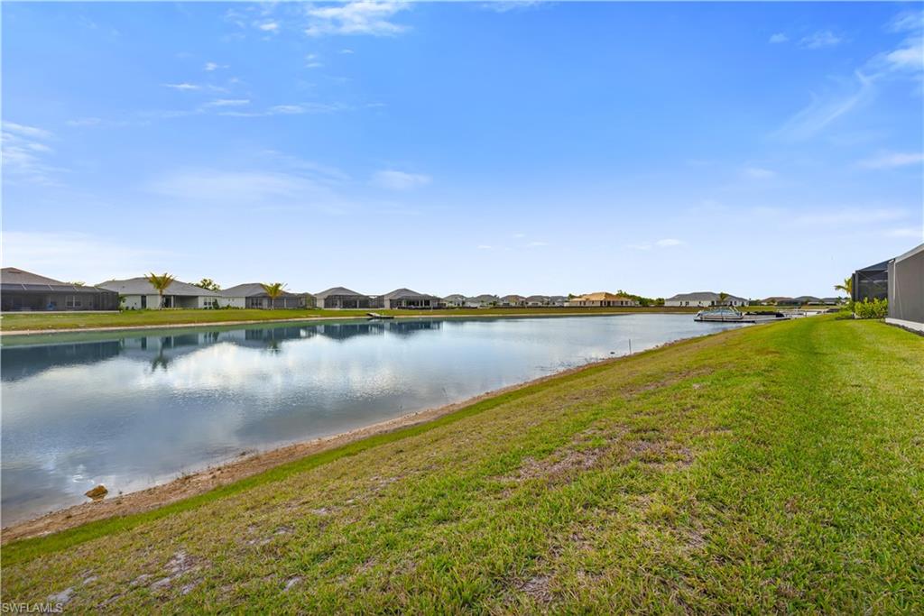 ESPLANADE LAKE CLUB - Residential