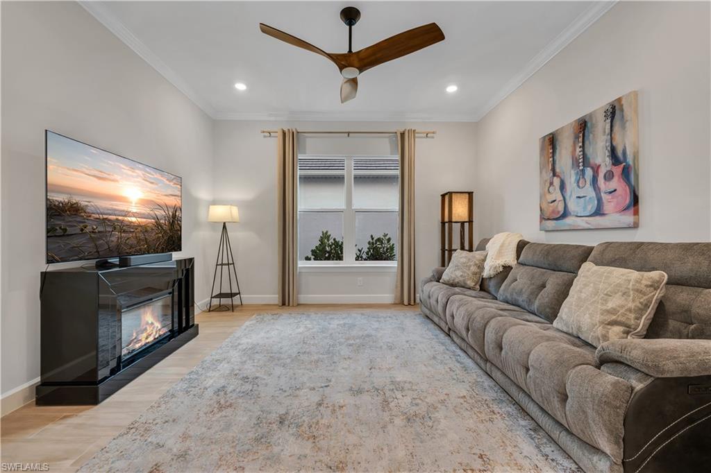 ESPLANADE LAKE CLUB - Residential