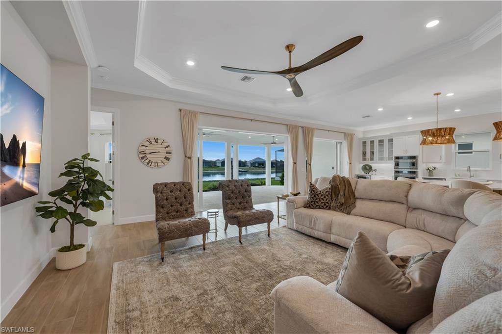 ESPLANADE LAKE CLUB - Residential