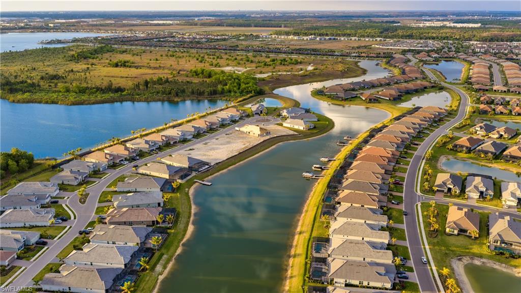 ESPLANADE LAKE CLUB - Residential