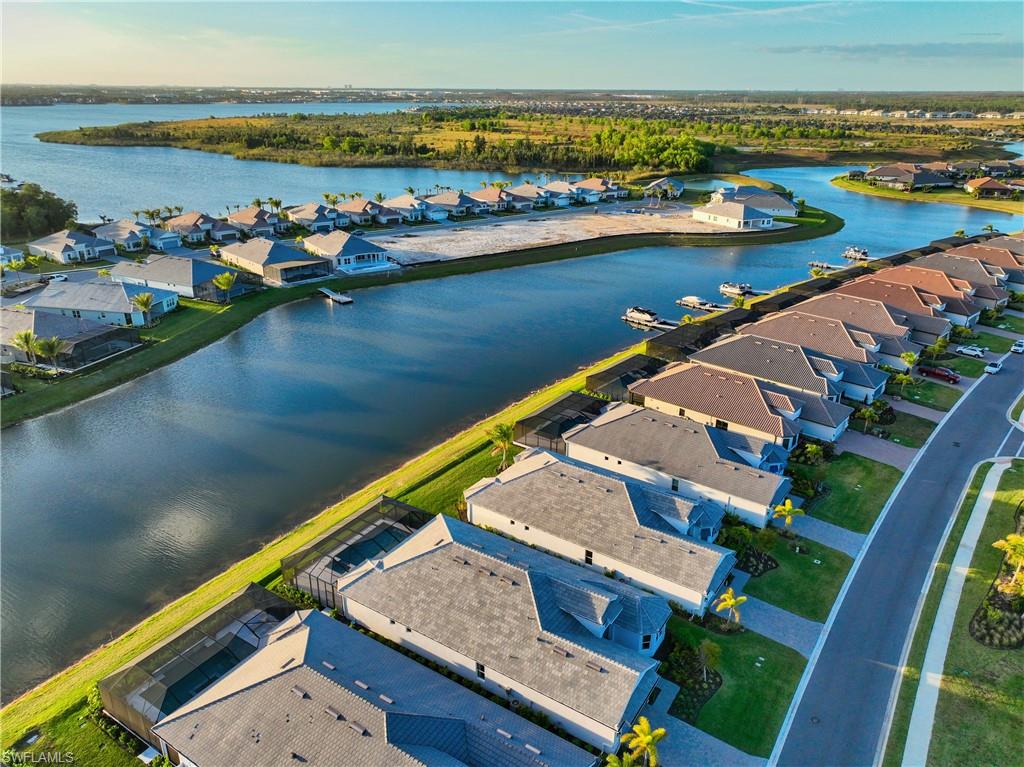 ESPLANADE LAKE CLUB - Residential