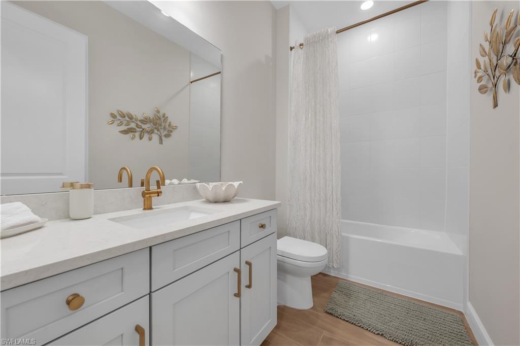 ESPLANADE LAKE CLUB - Residential