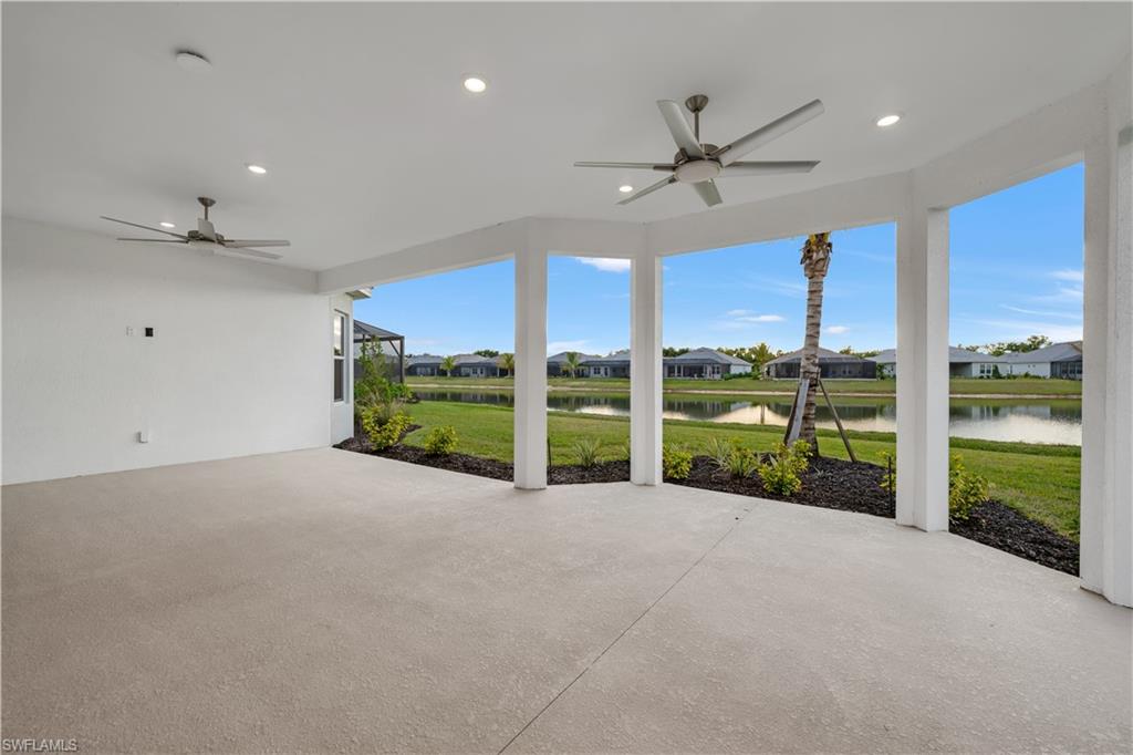 ESPLANADE LAKE CLUB - Residential