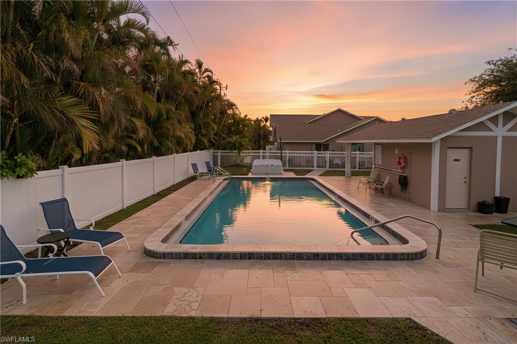 ENGLISH VILLAGE CONDO - Residential