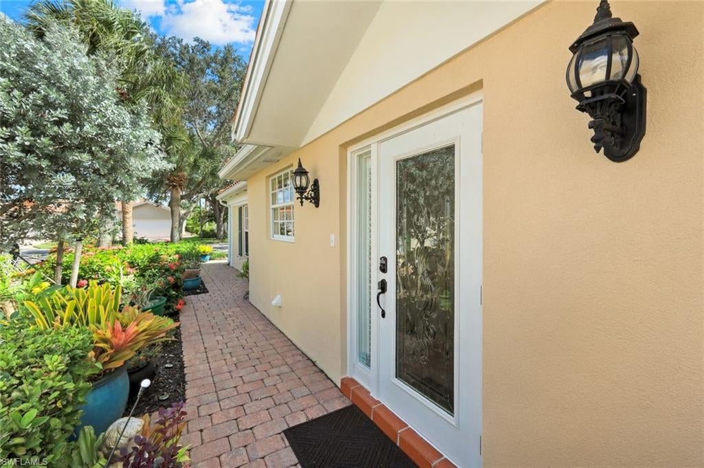 5425 Guadeloupe WAY