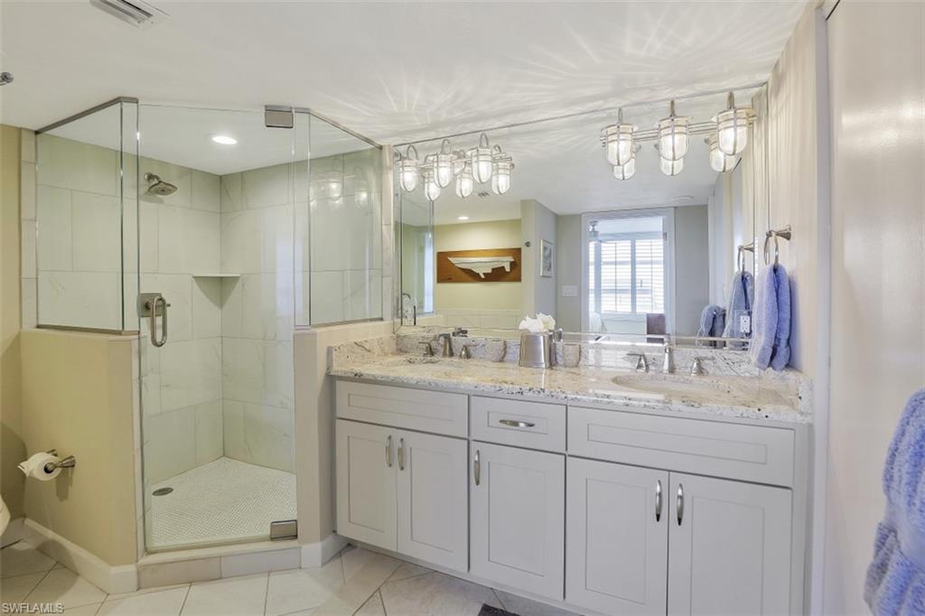 ROYAL SEAFARER - Residential