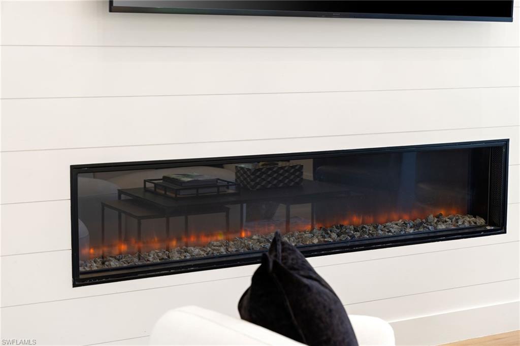 AUTUMN WOODS - Residential