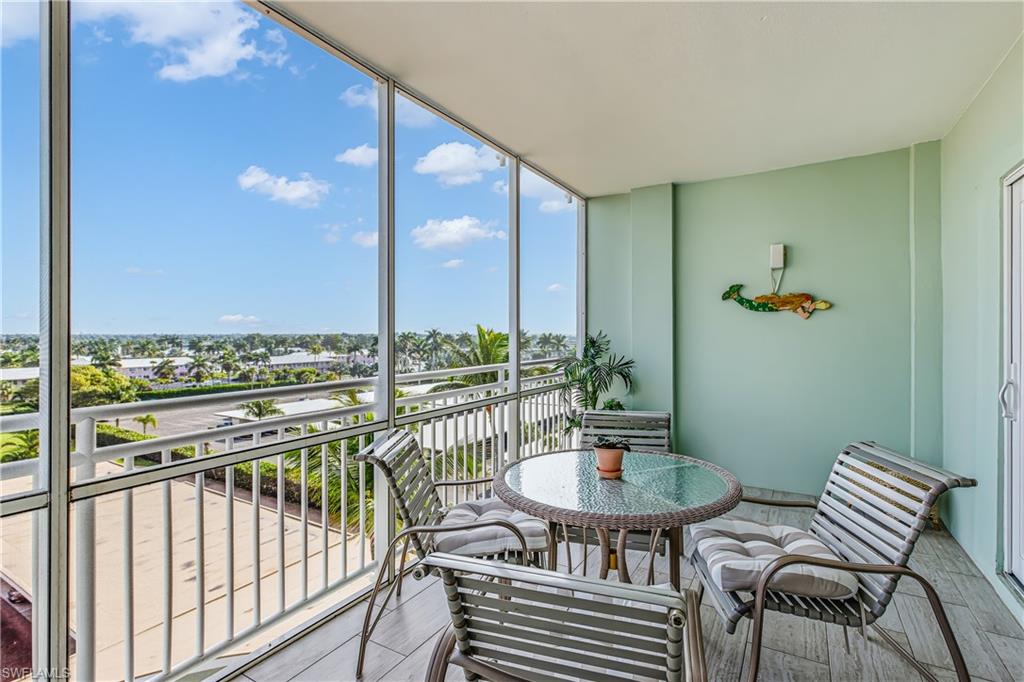 EMERALD BEACH APARTMENTS - Residential