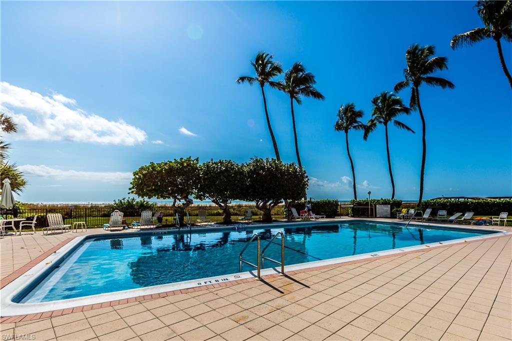 EMERALD BEACH APARTMENTS - Residential