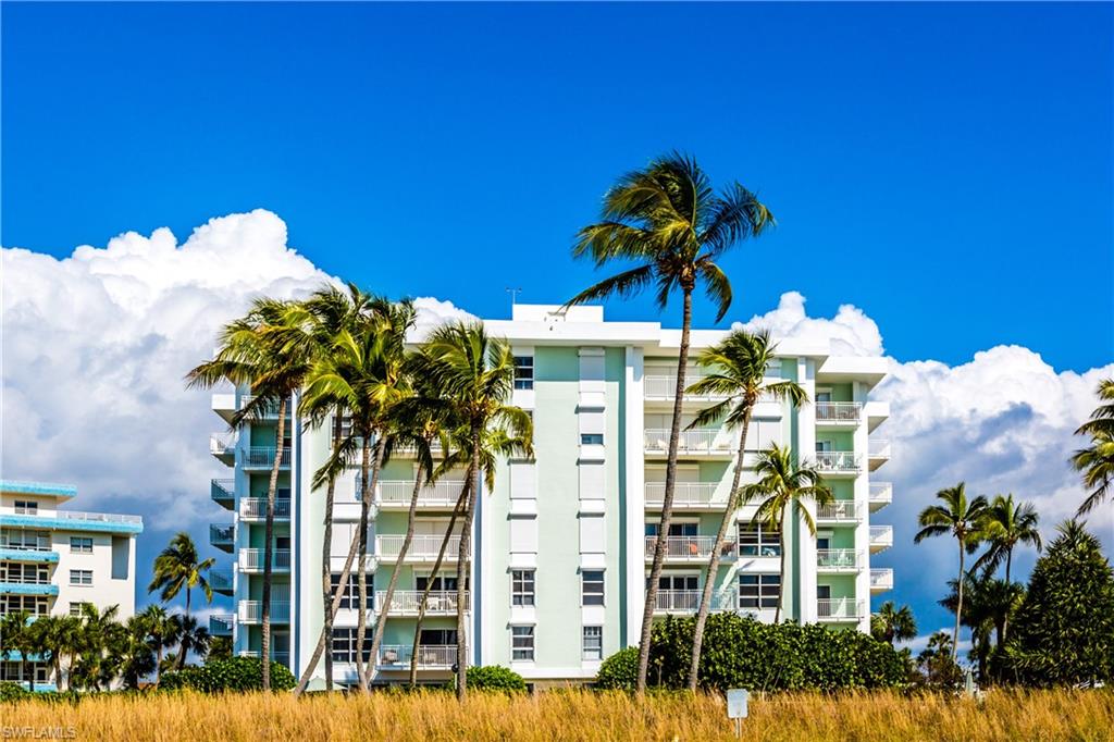 EMERALD BEACH APARTMENTS - Residential