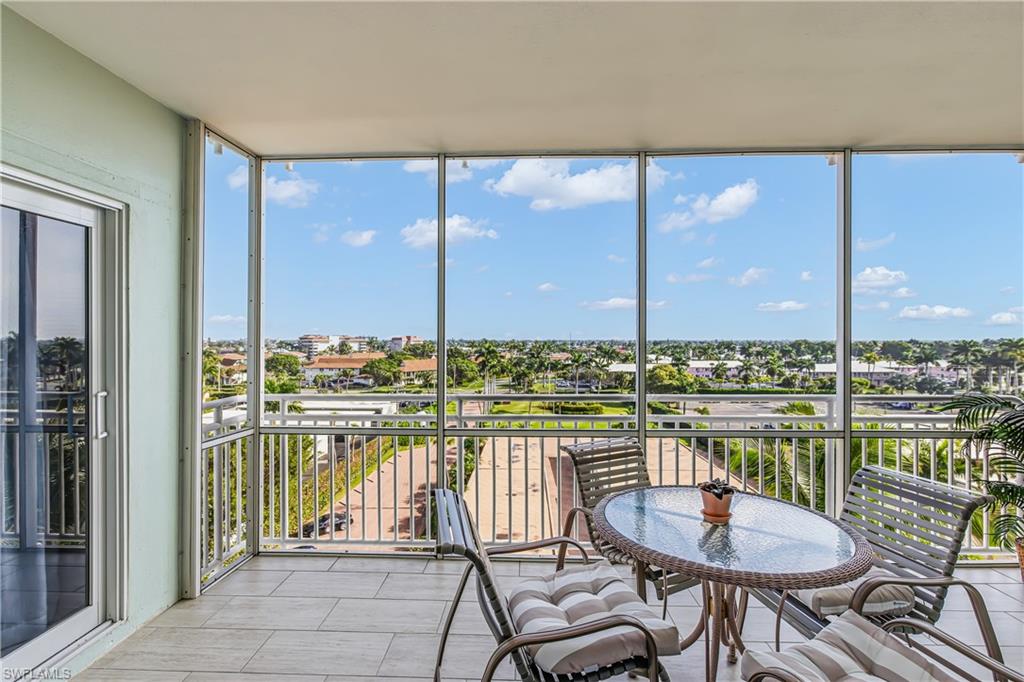 EMERALD BEACH APARTMENTS - Residential