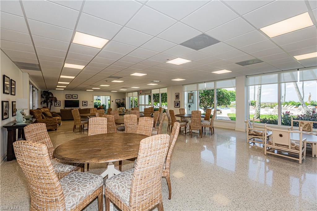 EMERALD BEACH APARTMENTS - Residential