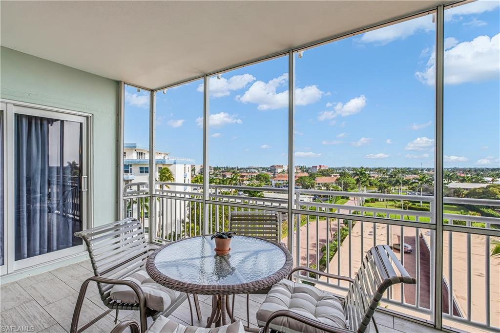 EMERALD BEACH APARTMENTS - Residential