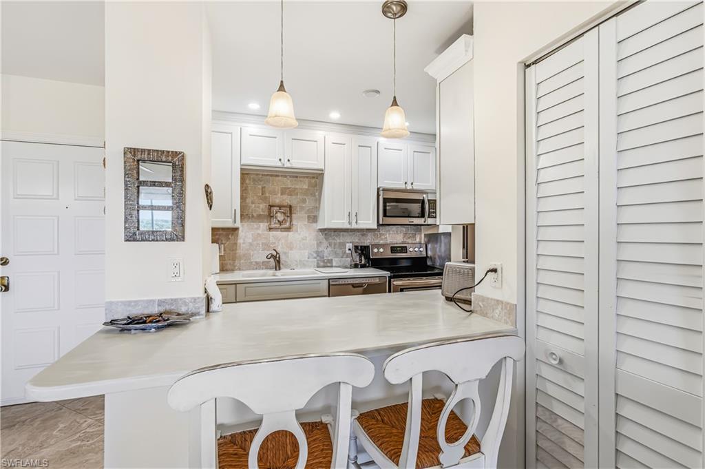 EMERALD BEACH APARTMENTS - Residential