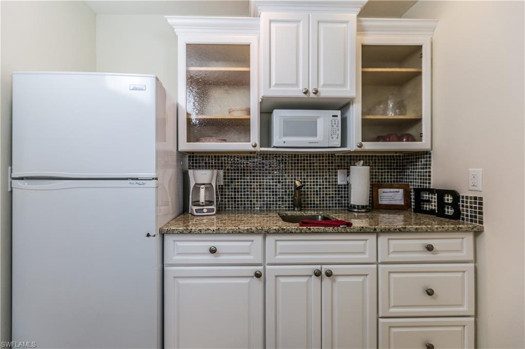 EMERALD BEACH APARTMENTS - Residential