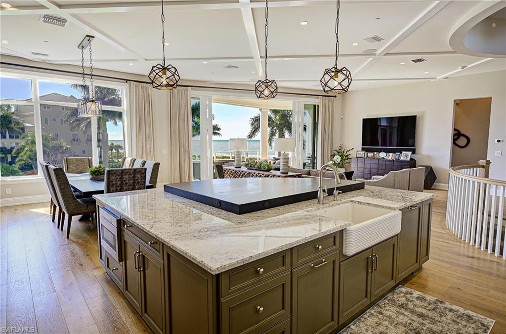 BAREFOOT BEACH - Residential