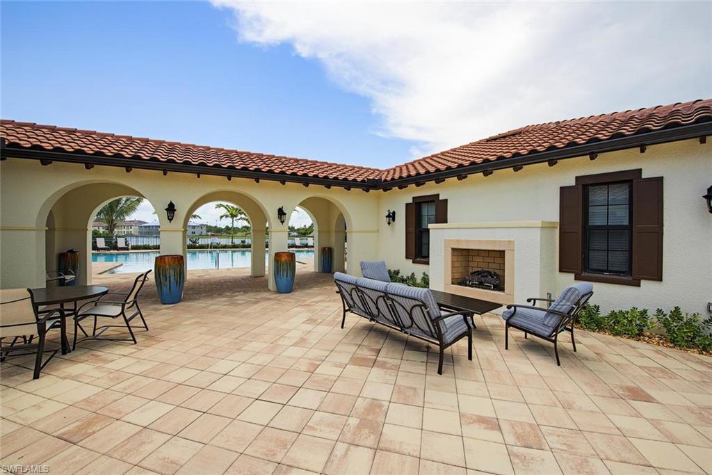 CARRIAGE HOMES AT LIVINGSTON LAKES - Residential