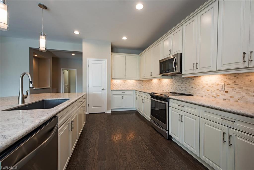 CARRIAGE HOMES AT LIVINGSTON LAKES - Residential