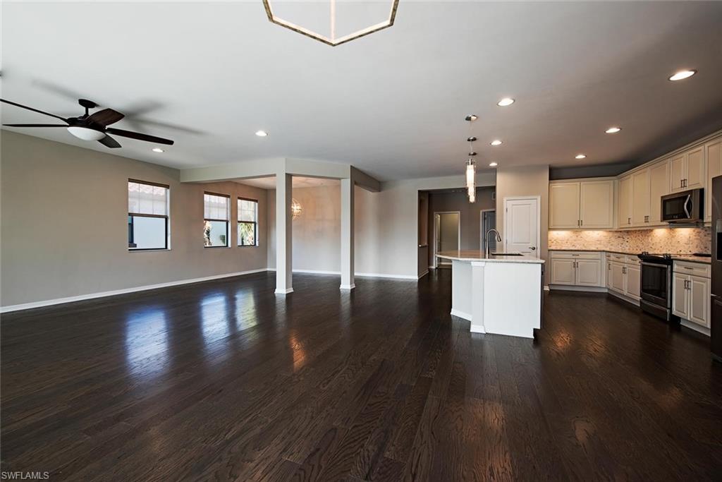 CARRIAGE HOMES AT LIVINGSTON LAKES - Residential