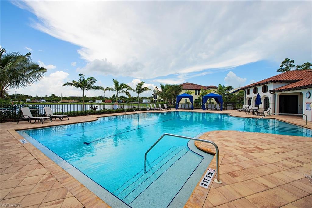 CARRIAGE HOMES AT LIVINGSTON LAKES - Residential