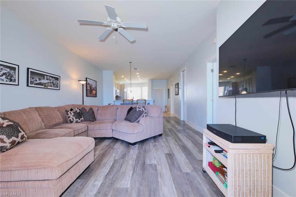 SUTTON WALK - Residential